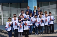 Александр Виноградов вручил заслуженные награды юным хоккеистам
