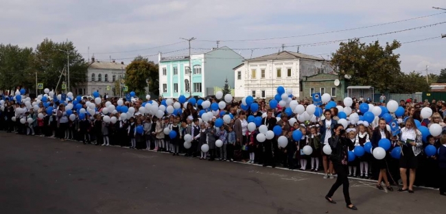 В Троицке прошел парад первоклассников и фестиваль духовной музыки