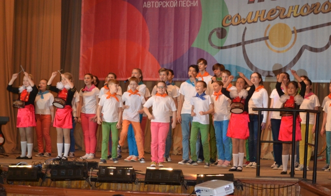 В Троицке прошел первый открытый детско-юношеский фестиваль авторской песни