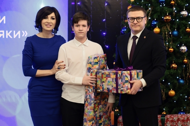 Губернатор Челябинской области Алексей Текслер наградил наставников в рамках акции «Снеговики-добряки»