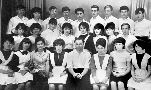 На фото (из личного архива Гапона Н. П.): с учащимися средней школы № 3.1967 год