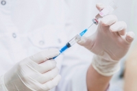 Вакцинирование поможет выработать населению коллективный иммунитет, что позволит победить пандемию