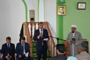 Александр Виноградов поздравил мусульман с праздником