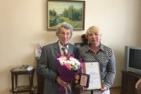 Елена Василяускене поздравила Почетного гражданина города с юбилеем