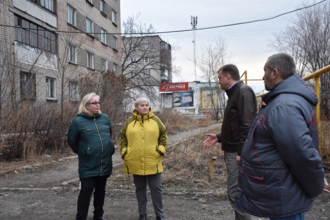 Если дом не аварийный, его нужно ремонтировать: Александр Виноградов пообщался с жителями двух бывших общежитий