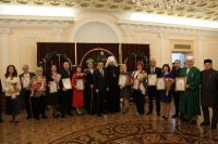 Алексей Текслер наградил лауреатов премии губернатора в сфере государственной национальной политики за 2021 год