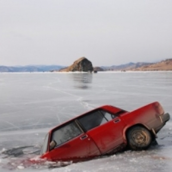 Администрация предупреждает автолюбителей об опасности выезда на лед в зимнее время