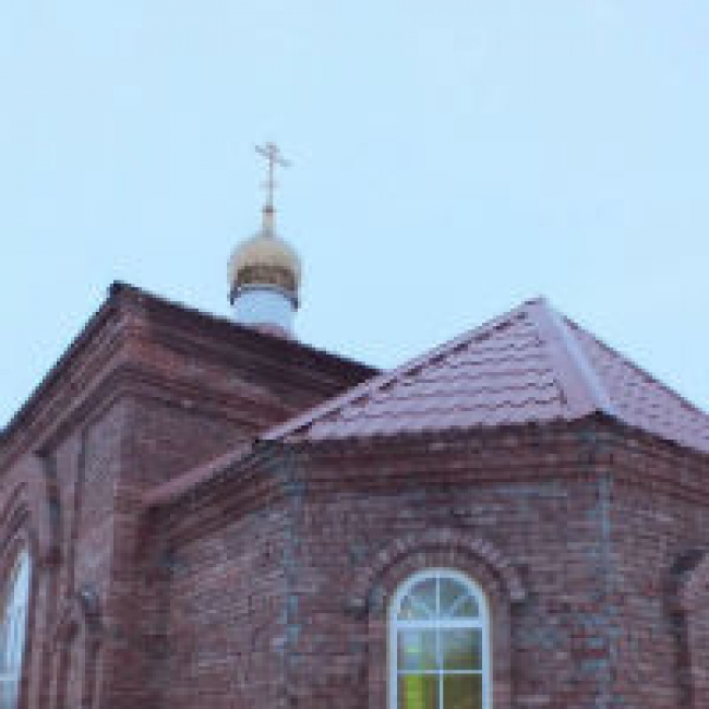 В Троицке строящийся храм обрел купол и крест
