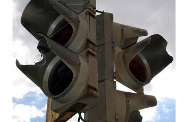 Из-за разбитого светофора страдают троицкие автомобилисты